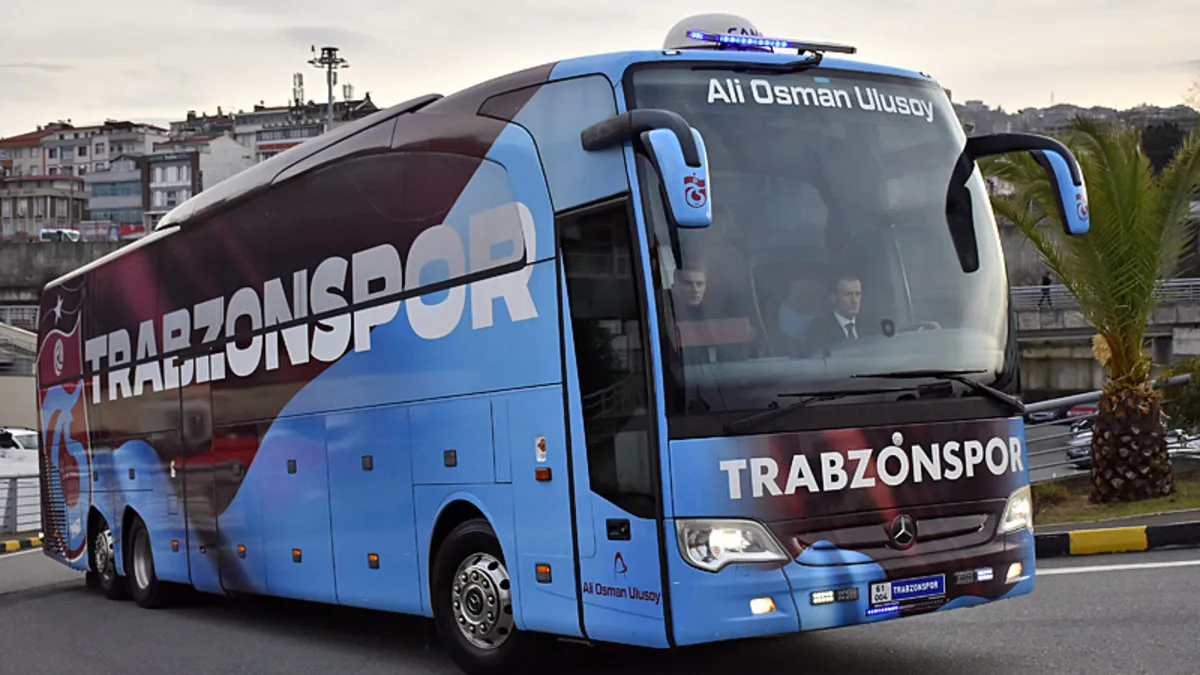 Trabzonspor kafilesi Galatasaray derbisi için İstanbul'a gitti