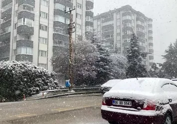 Düzce'de kent merkezi beyaza büründü