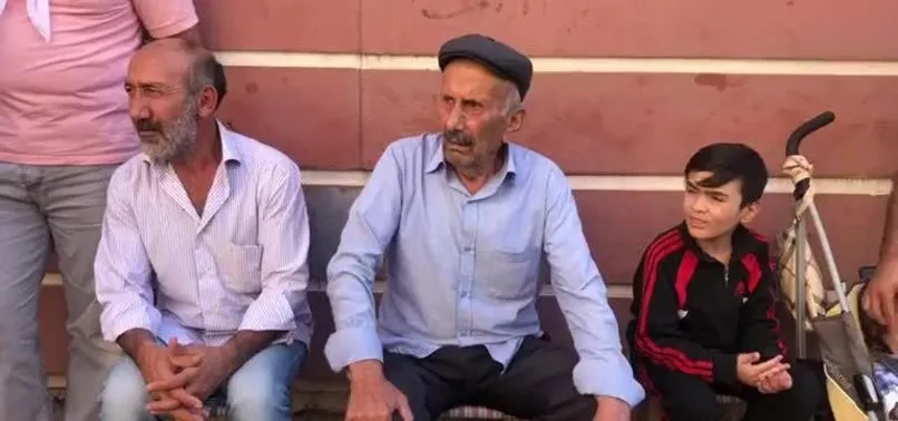 Diyarbakır HDP İl Binası önündeki babadan HDP'lilere tepki: Utanmazlar