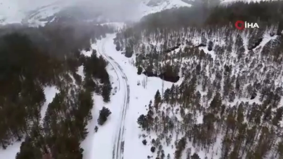 Erzincan'ın yüksek kesimlerinde kar yağışı etkili oldu