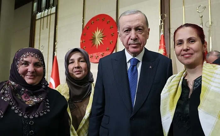 baskan-erdogandandan-ciftcilere-pes-pese-mujde-185-milyar-tllik-destek-verilecek-1742416006898.jpg Başkan Erdoğan, çiftçilerle iftar programında bir araya geldi | Fotoğraf-AA
