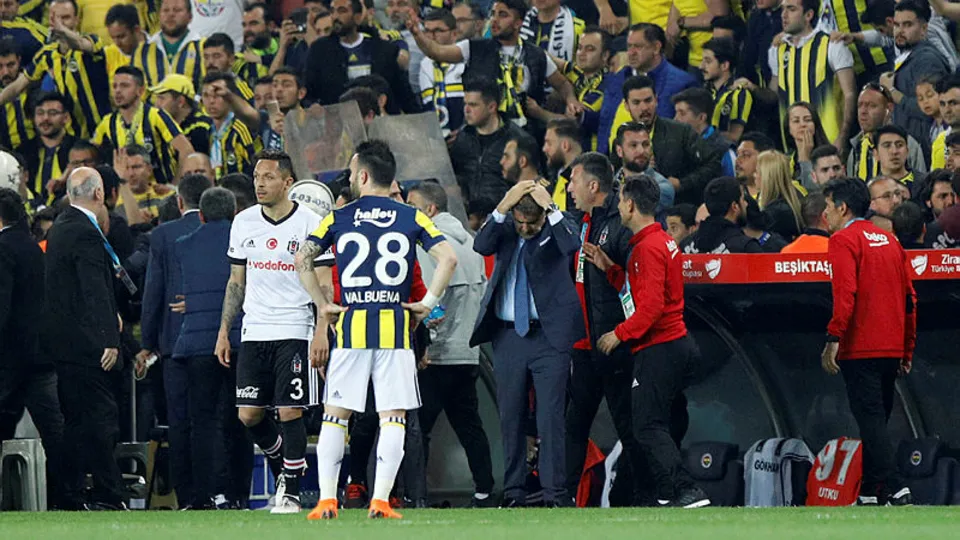 "Maç yeniden oynanmalı, taraftarlar kol kola maça gelmeli"