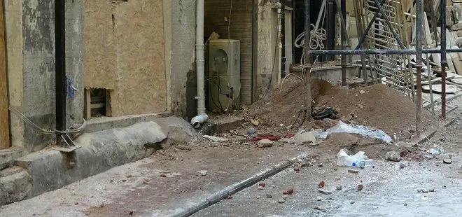 Beyoğlu’nda bina duvarı çöktü! Bir kişi enkaz altında kaldı