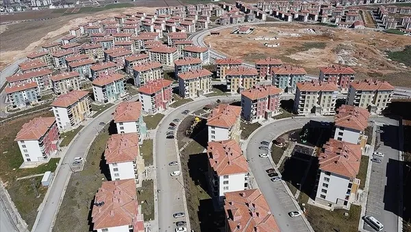deprem-bolgesine-buyuk-mujde-50-bin-konut-teslim-ediliyor-bakan-mehmet-ozhaseki-tarih-verdi-1698755996169.jpeg Deprem bölgesine büyük müjde! 50 bin konut teslim ediliyor! Bakan Mehmet Özhaseki tarih verdi - 3