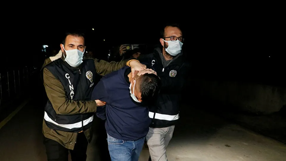 Adana'da görülmemiş vahşet! 6 yaşındaki kızı yaralayıp babasını öldürdüler! Polis baskınında intihar etti