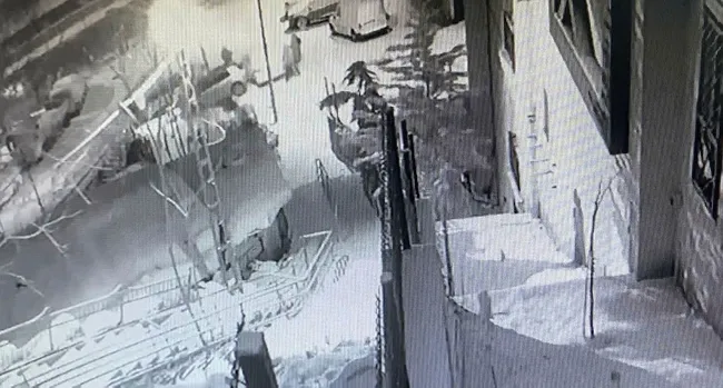 İstanbul’un karla imtihanı | Vatandaşlar buzlu yollarla mücadele etti! Küçük çocuk ölümden döndü - 3