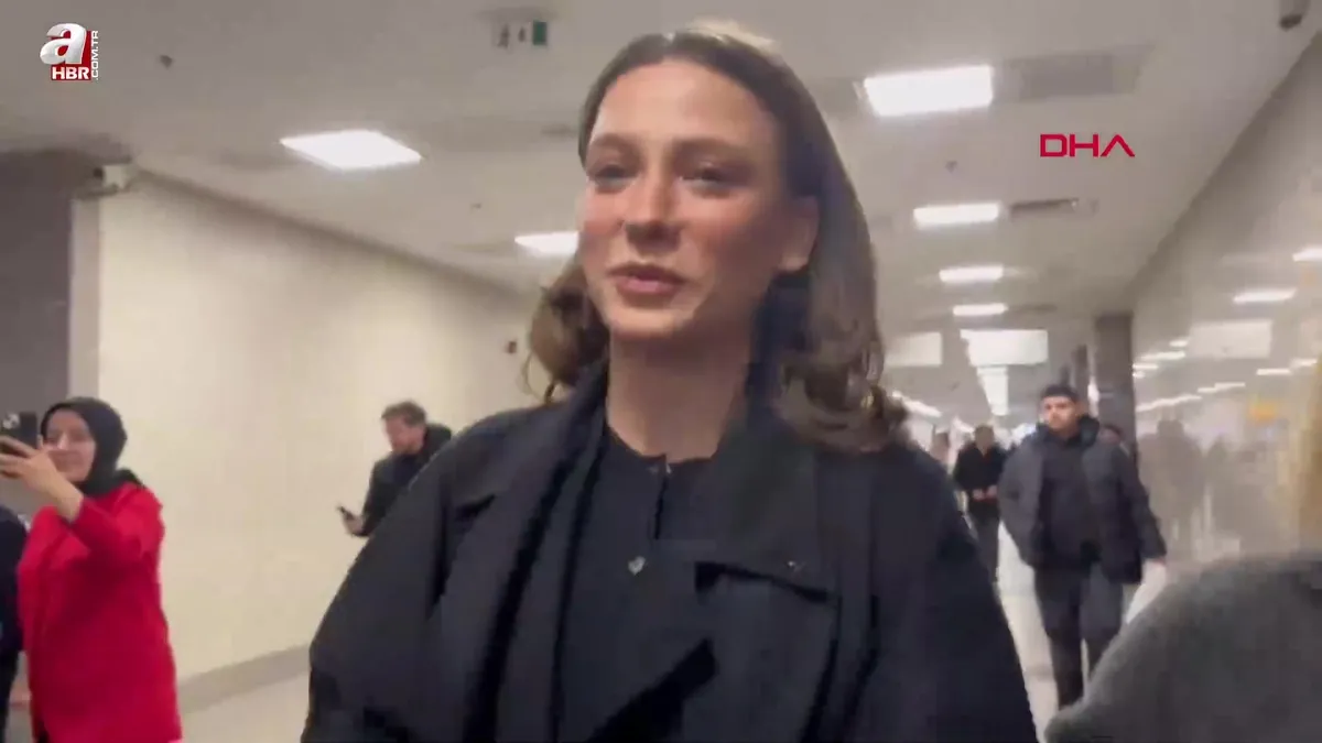 Serenay Sarıkaya Çağlayan Adliyesi'ne geldi