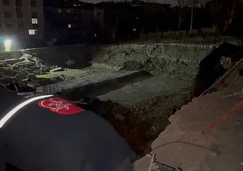 Bahçelievler'de inşaat çalışması sırasında yol çöktü