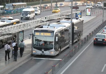 Metrobüste İngiliz sistemi bitiyor