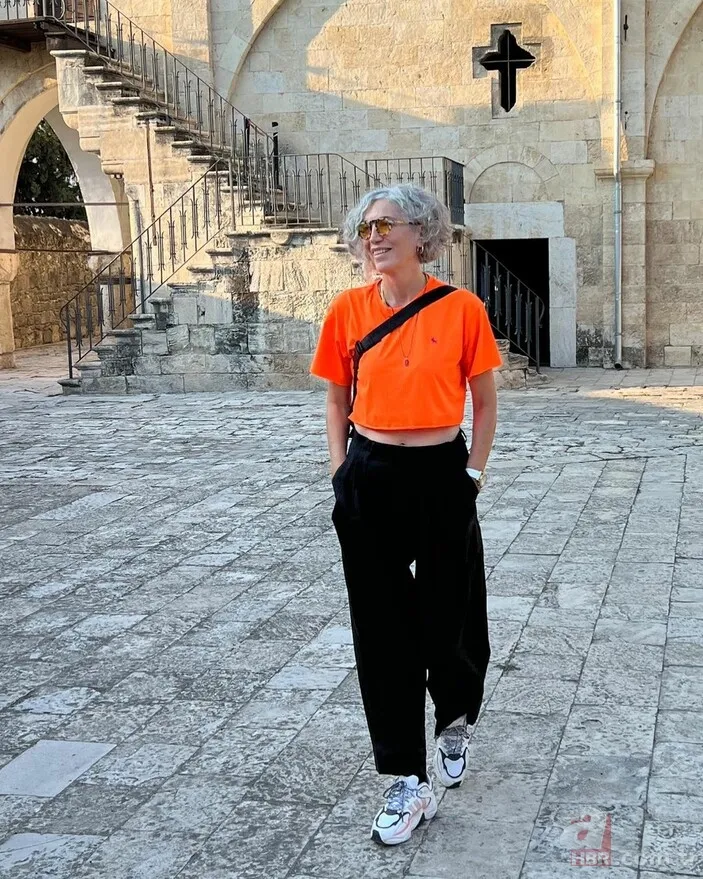 Kuruluş Osman’ın yıldızı Burak Özçivit’in annesi güzelliğiyle hayran bıraktı! Herkes ablası sandı 8