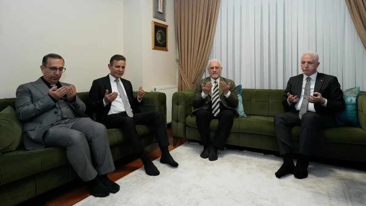 Vali Davut Gül'den şehit savcı Mehmet Selim Kiraz'ın ailesine ziyaret