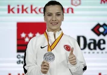 Serap Özçelik Arapoğlu'ndan gümüş madalya