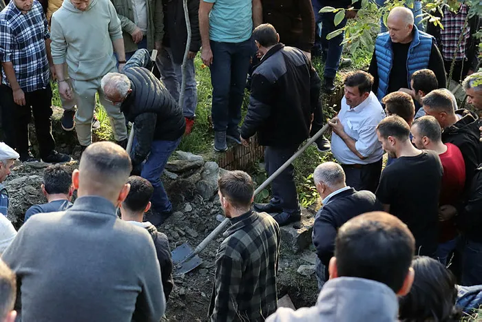 bartindaki-madende-sehit-olan-rahman-ozcelikin-babasi-a-habere-konustu-devlet-sonuna-kadar-mucadele-etti-en-bu-1665939526655.jpg Bartın'daki madende şehit olan Rahman Özçelik'in babası A Haber'e konuştu: Devlet sonuna kadar mücadele etti! En büyük hayali…