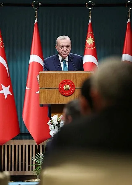 baskan-erdogandan-dunyaya-tarihi-cagri-modern-barbarliga-karsi-birlesmeliyiz-1727717231348.jpeg Başkan Erdoğan Kabine Toplantısı'nın ardından açıklamalarda bulundu (AA)