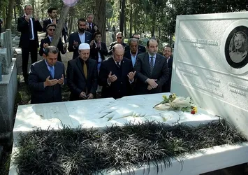 Dursun Özbek, Süleyman Seba'nın kabrini ziyaret etti