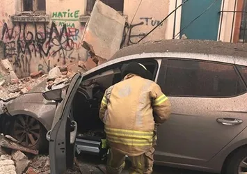 Son dakika İstanbul Balat'ta 3 katlı bina çöktü!