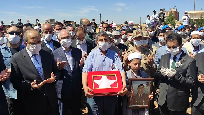 İdlib şehidi İdris Mağat ’Kahrolsun PKK’ sloganları ile son yolculuğuna uğurlandı