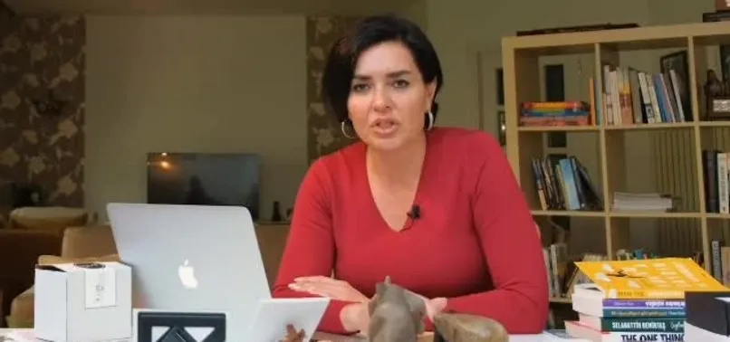 Halk TV sunucusu Özlem Gürses, CHP'li İmamoğlu'nun Fazilet Durağı yalanına ortak olup hakaret savurmuş
