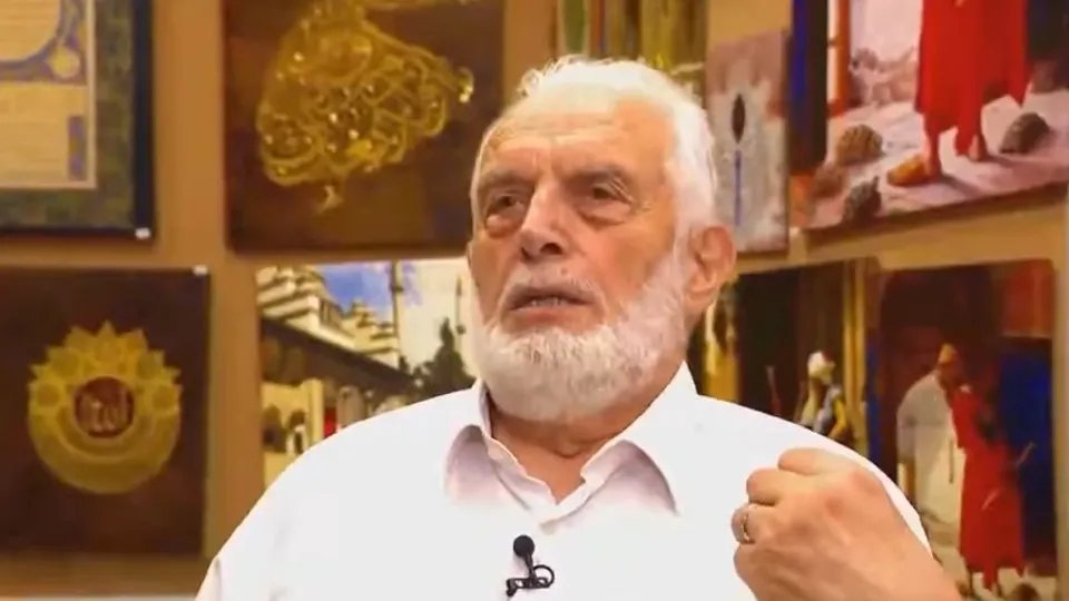 CHP’nin yasakçı zihniyetini Sahaf Adil Sarmusak anlattı! Evde Kuran’ınız olacağına cephanelik olsun! Daha büyük bir suçtu