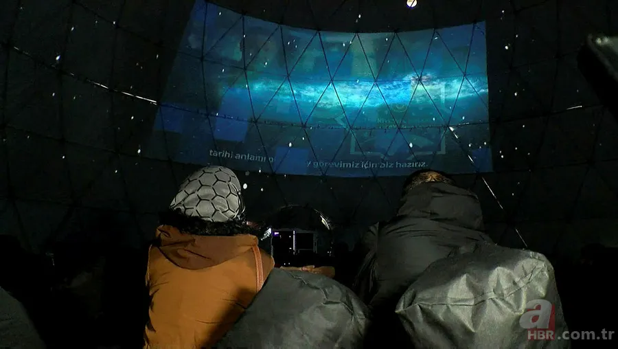 Türkiye o anlara kenetlendi! Alper Gezeravcı'yı taşıyan uzay aracının "kenetlenmesi" ilgiyle takip edildi 1