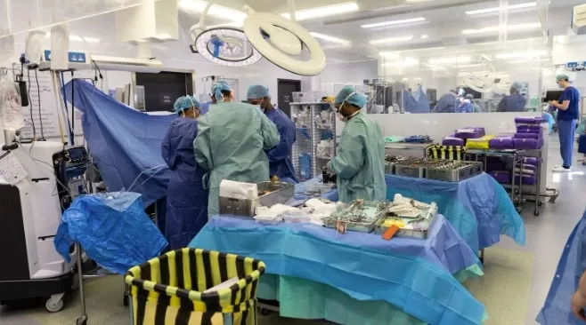 ingilterede-saglik-krizi-hastanelerden-yeni-is-ilani-koridor-bakimi-hemsiresi-1736687555253.jpg İngiltere'deki hastanelerde acil müdahale odası (The Times)