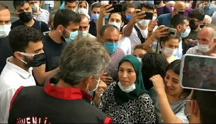 Son dakika: HDP İzmir İl Başkanlığı'na saldırı: Parti çalışanı öldü, saldırgan gözaltında! AK Parti'den sert tepki geldi - 5