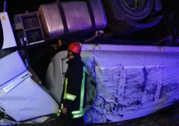 Yakıt dolu tanker devrildi: 1 yaralı