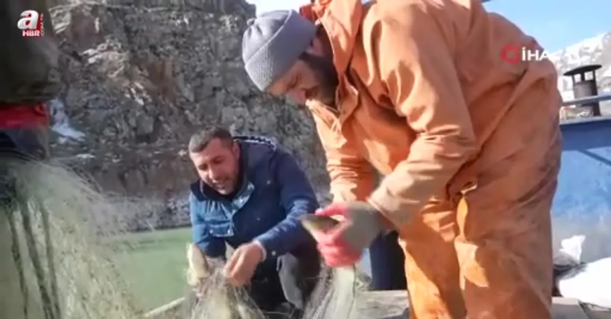 Muş’ta balıkçıların zorlu kış mesaisi