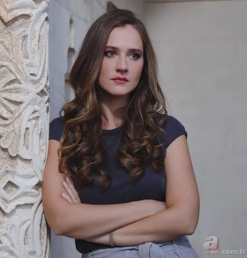 Evli çiftler aynı dizide: Oya Unustası'nın eşi Hercai'nin yıldızı çıktı 4