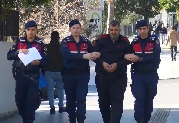 Yıkılan apartmanın müteahhidi otelde ’depremzede’ olarak kalırken yakalandı