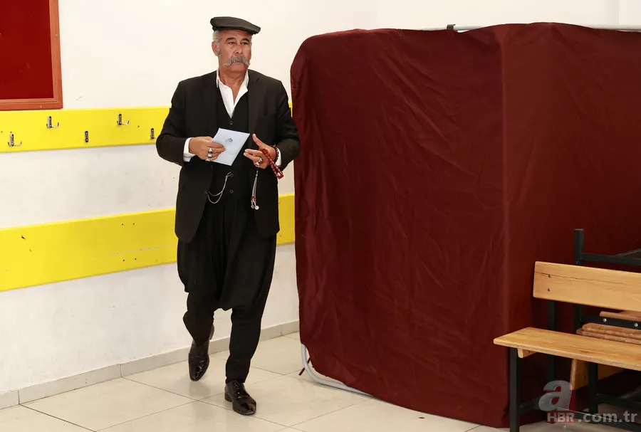 Oy vermeye gelen vatandaşlar şoke oldu! Alper Gezeravcı’dan esinlenip böyle sandığa geldi 11