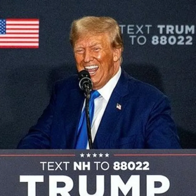 Trump kürsüde Biden ile kafa buldu