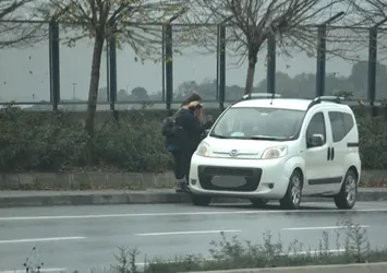 İstanbul'da yol kenarında iğrenç pazarlık!