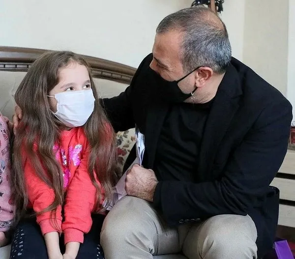 Devletin şefkat eli yetimleri güldürdü! Duygulandıran görüntüler