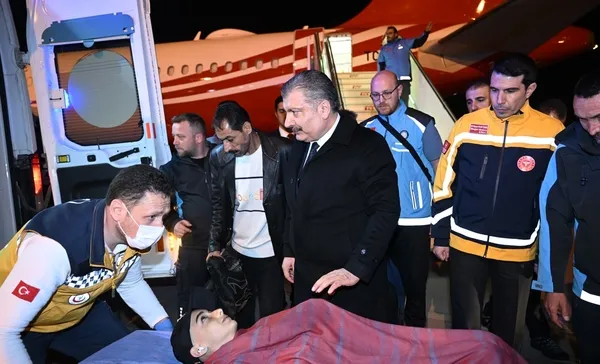 Gazze’ye yardım eli! Sağlık Bakanı Koca açıklama yaptı: 26 Gazzeli hasta ile 13 refakatçisi Türkiye’ye getirildi