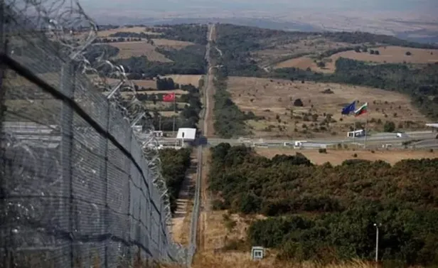 Sınır kafenin ortasından geçiyor! Görenleri hayrete düşüren dünyanın en ilgin ülke sınırları - 14