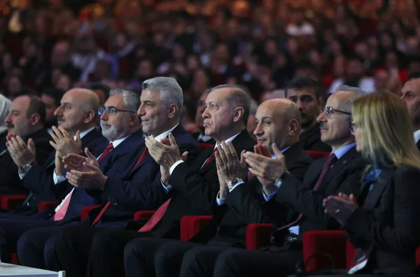 Başkan Recep Tayyip Erdoğan tarih vererek müjdeyi duyurdu: Çalışan emekliye 5 bin TL ikramiye...