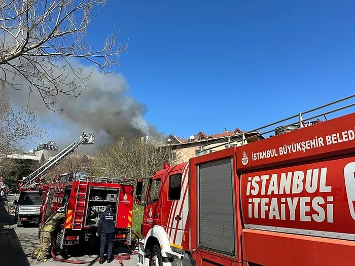 1710674382735.jpeg İstanbul Ataşehir'de yangın paniği! Bodrumda başladı üst katlara sıçradı - 1