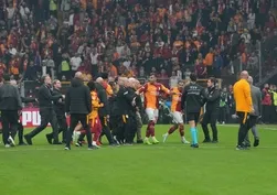 Galatasaray-Fenerbahçe derbisindeki kavganın faturası ağır olabilir! İki isme de 10 maç ceza gündemde
