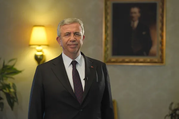 ankara-buyuksehir-belediyesinde-zorbalik-mansur-yavas-meclis-uyelerini-zabitayla-attirmaya-calisti-1652384695923.jpg Ankara Büyükşehir Belediyesi'nde zorbalık! Mansur Yavaş Meclis üyelerini zabıtayla attırmaya çalıştı - 1