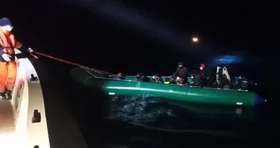 Son dakika: Denizde mahsur kalan 17 kaçak göçmen kurtarıldı