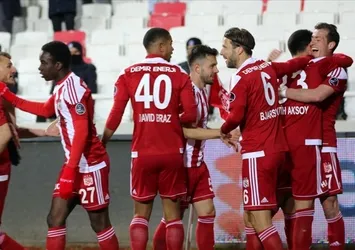Sivasspor 3 puanı ilk yarıda aldı