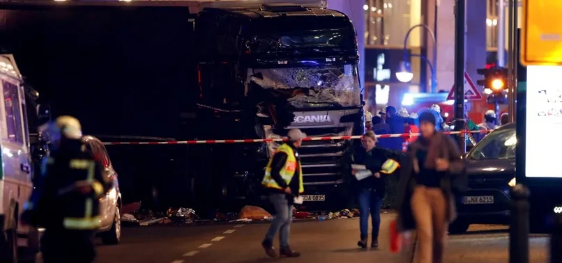 Berlin'de TIR noel pazarına daldı: Ölü ve yaralılar var