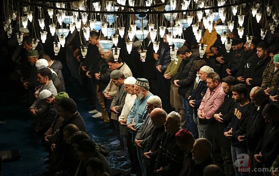 Regaip Kandili'nde vatandaşlardan yoğun ilgi! Camiler doldu taştı: Eller semaya açıldı 1