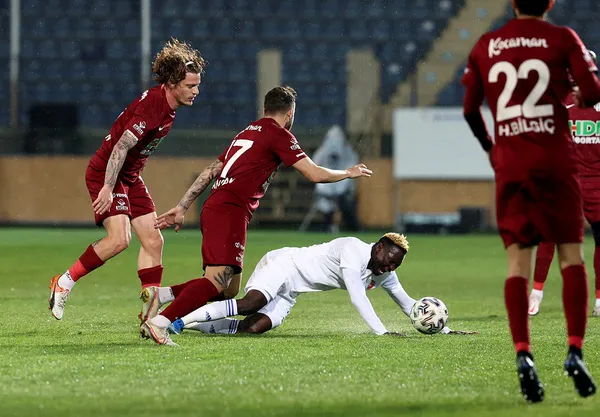 TFF 1. Lig’inde Ankaraspor galibiyete rağmen bitime iki hafta kala küme düştü