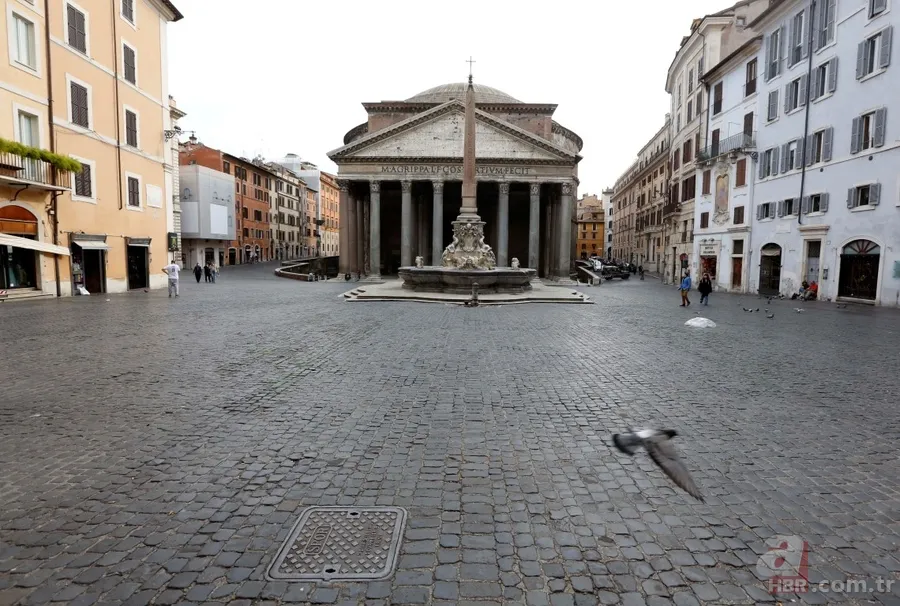 Papa Francis, koronavirüs karantinasında olan Roma caddelerinde gezindi 23