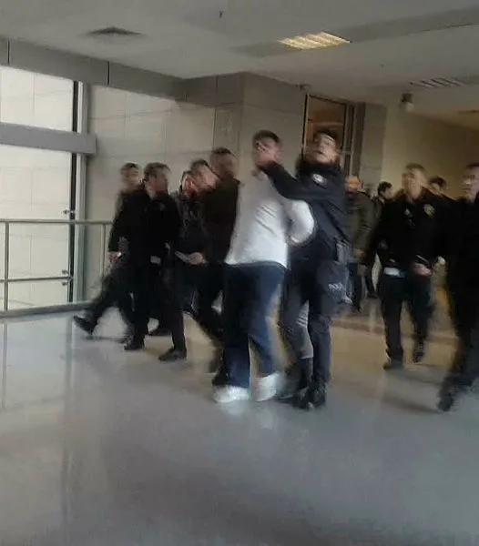 İstanbul Adalet Sarayı'nda polisleri harekete geçiren kaçış denemesi - 1