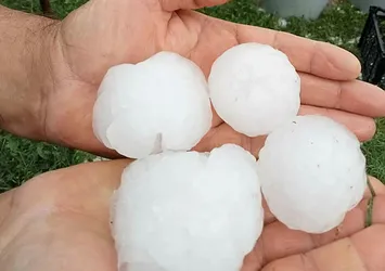 Son dakika hava durumu haberi: Patates büyüklüğünde dolu yağışı! Kastamonu'da çok sayıda araç arızalandı! İstanbul'da da sağanak yağış geri dönüyor...