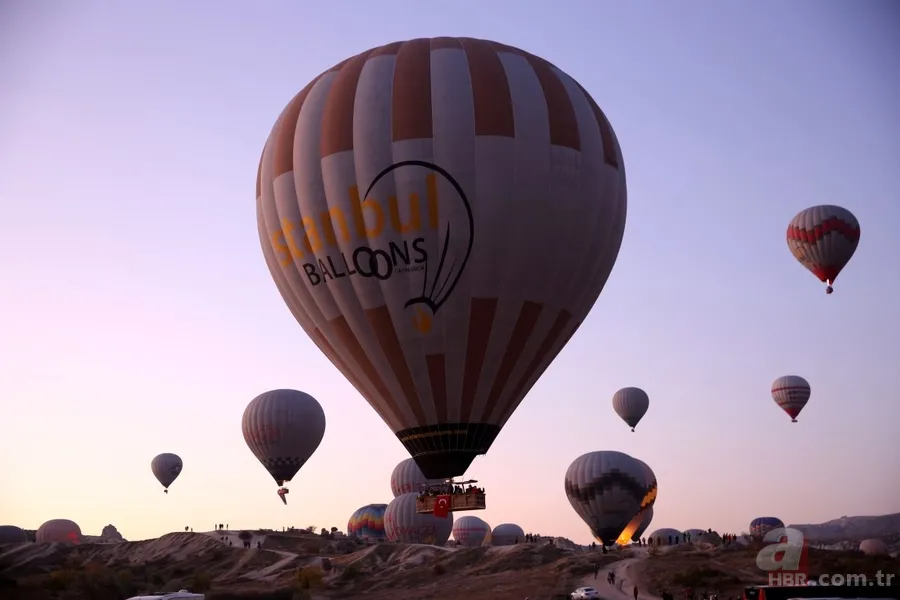 Kapadokya'da balonlar Atatürk afişleri ve bayraklarla uçtu 6