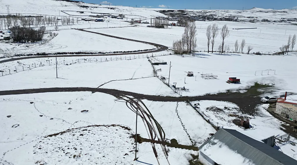 Kar kalınlığı tabela boyunu geçti